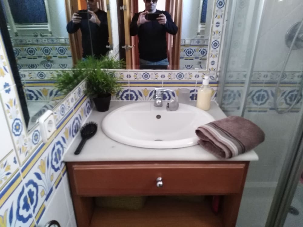 Single Room photo 3