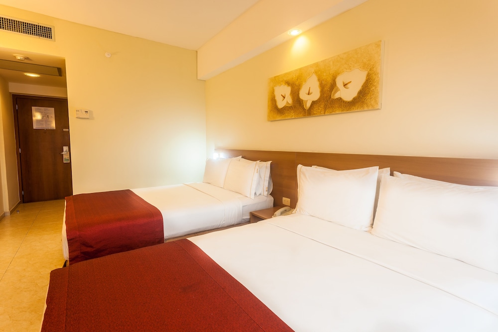 Deluxe Room, 2 Double Beds, Balcony, Sea View photo 3