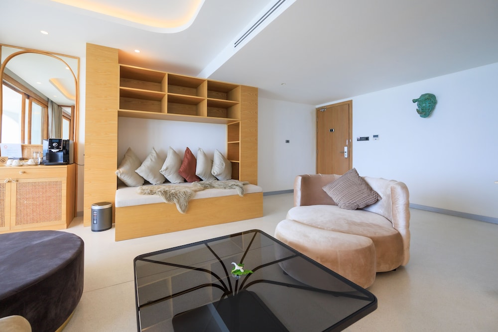 Executive Suite - Photo 20