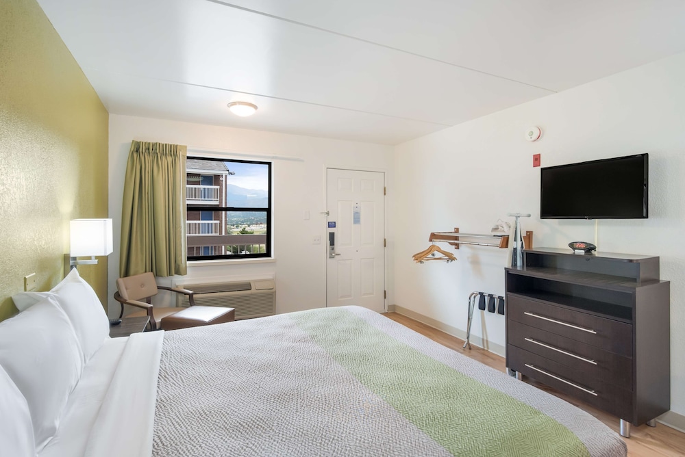 Deluxe Room, 1 King Bed, Non Smoking, Kitchenette photo 2