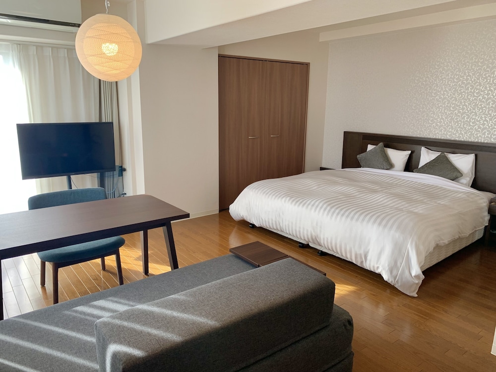 Superior King B (Bathtub, Bed Size 200cm, With Sofa Bed, Non-smoking, Maximum Occupancy: 3 people)