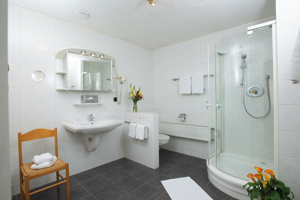 Classic Quadruple Room, Non Smoking, Connecting Rooms photo 3
