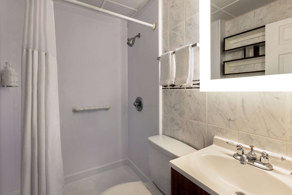 Room, 2 Double Beds, Non Smoking (Efficiency, Partial Ocean View) - Photo 4