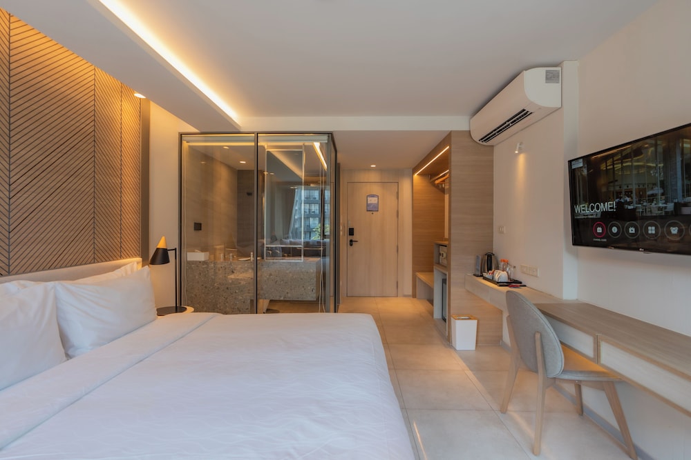 Superior Room, 1 King Bed, Non Smoking - Photo 2