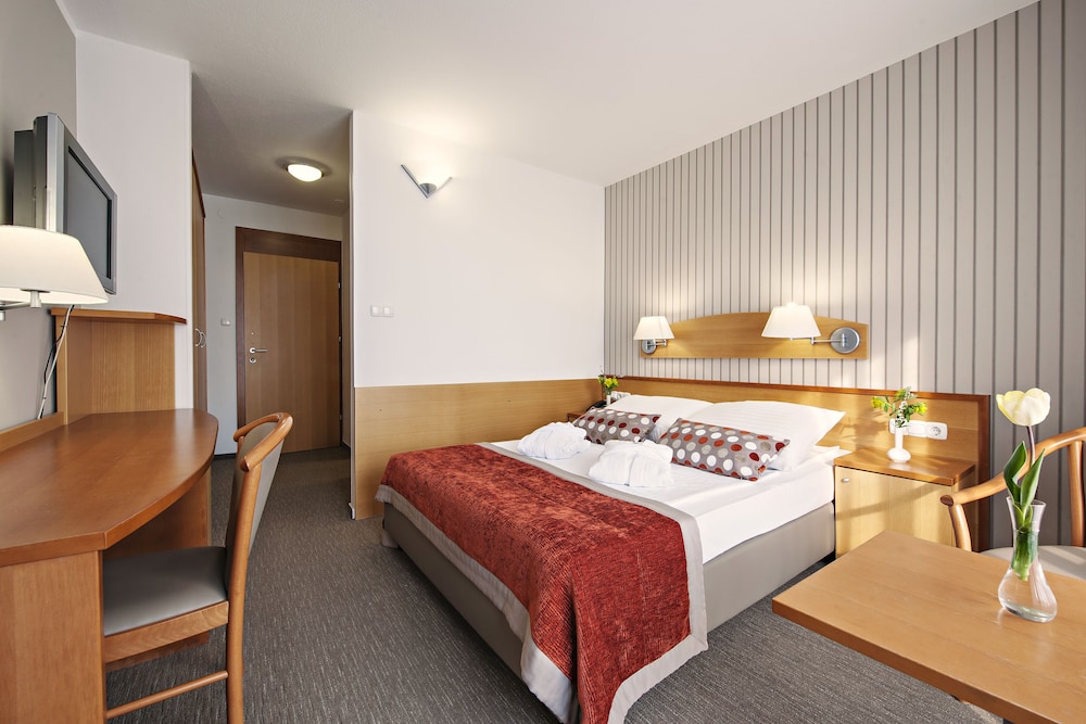 Economy Double Room photo 2