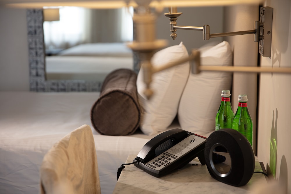 Standard Room, 1 Queen Bed, City View (Queen Room ADA (QAR)) - Photo 3