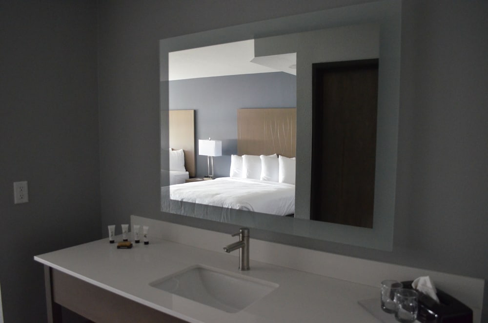 Suite, Multiple Beds, Non Smoking - Photo 4
