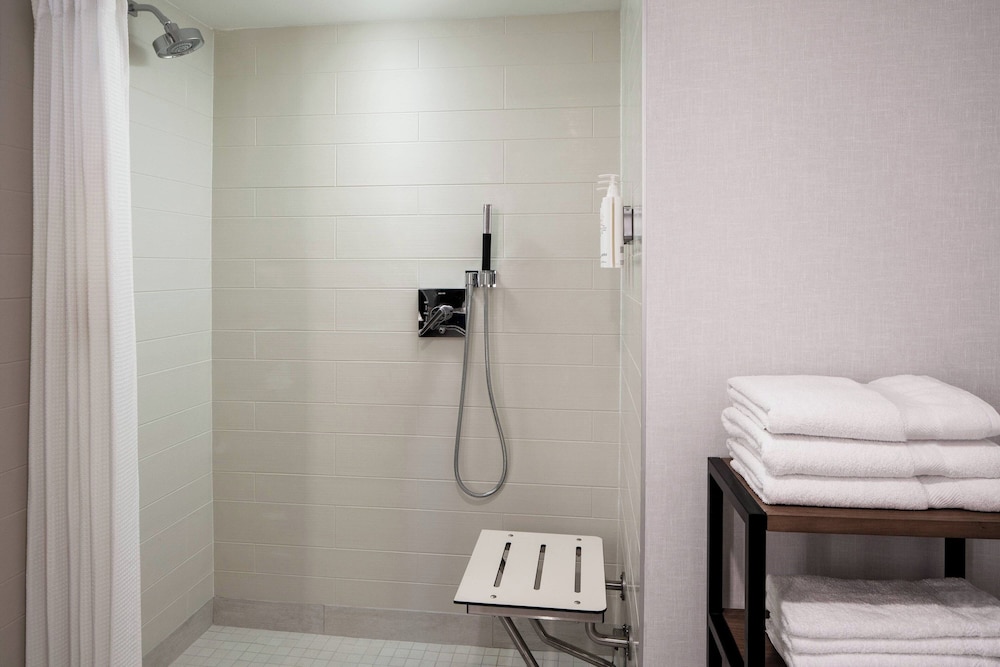Executive Room, 2 Queen Beds - Photo 9