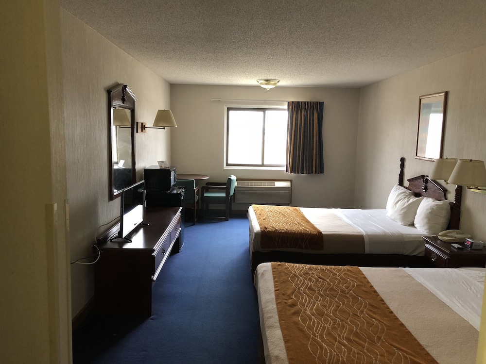 Room, 2 Queen Beds, Smoking photo 3