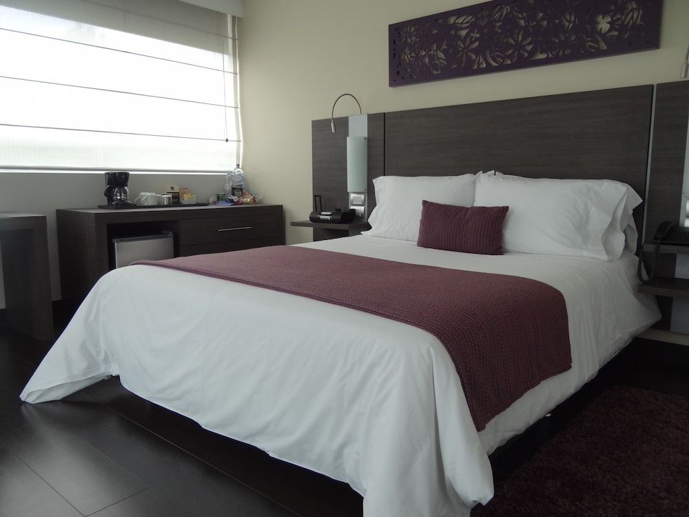 Standard Room, 1 Queen Bed photo 1