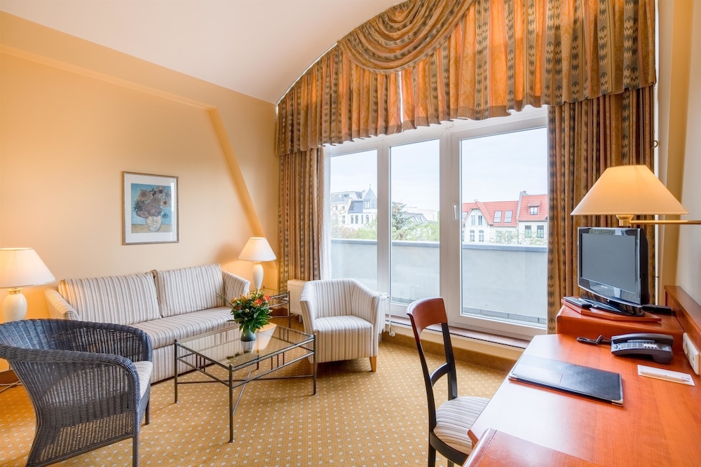 Suite, 1 Double Bed (Cozy Sitting Corner;Quiet Location) photo 3