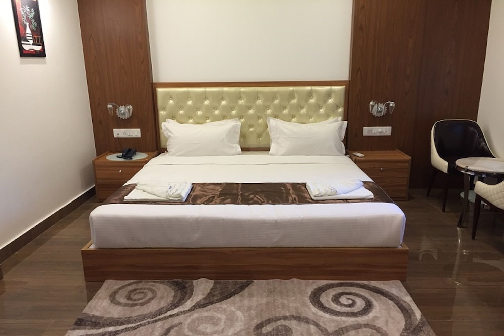 Deluxe Room - Photo 5