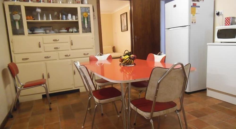 Standard Cottage (1 Queen, 1 Double and 2 Singles) photo 3