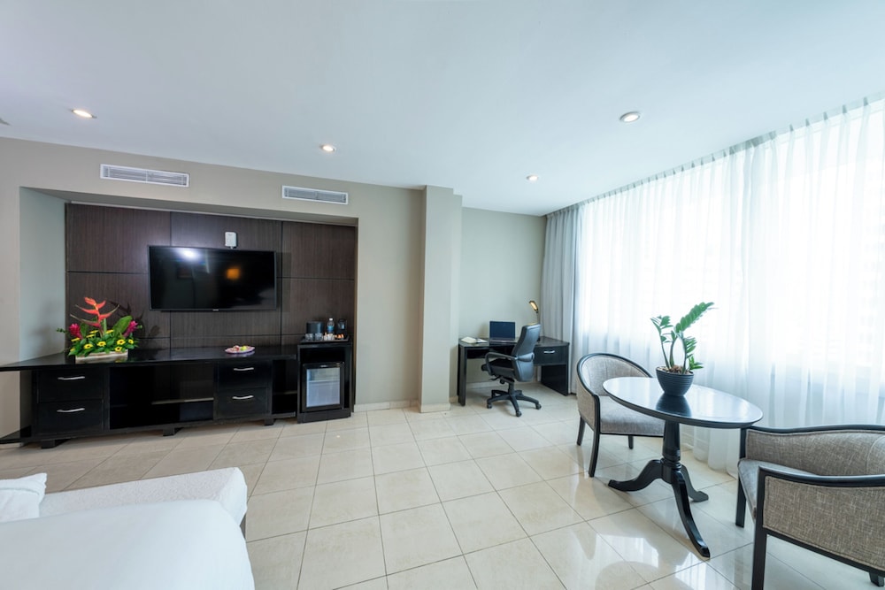 1 King Bed, Superior Room, City View - Photo 3