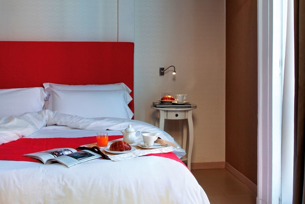 Deluxe Double or Twin Room, City View - Photo 1