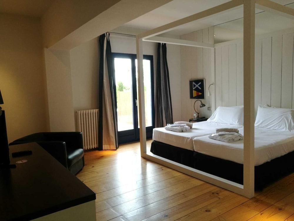 Superior Double Room Single Use, Terrace, Garden View - Photo 3