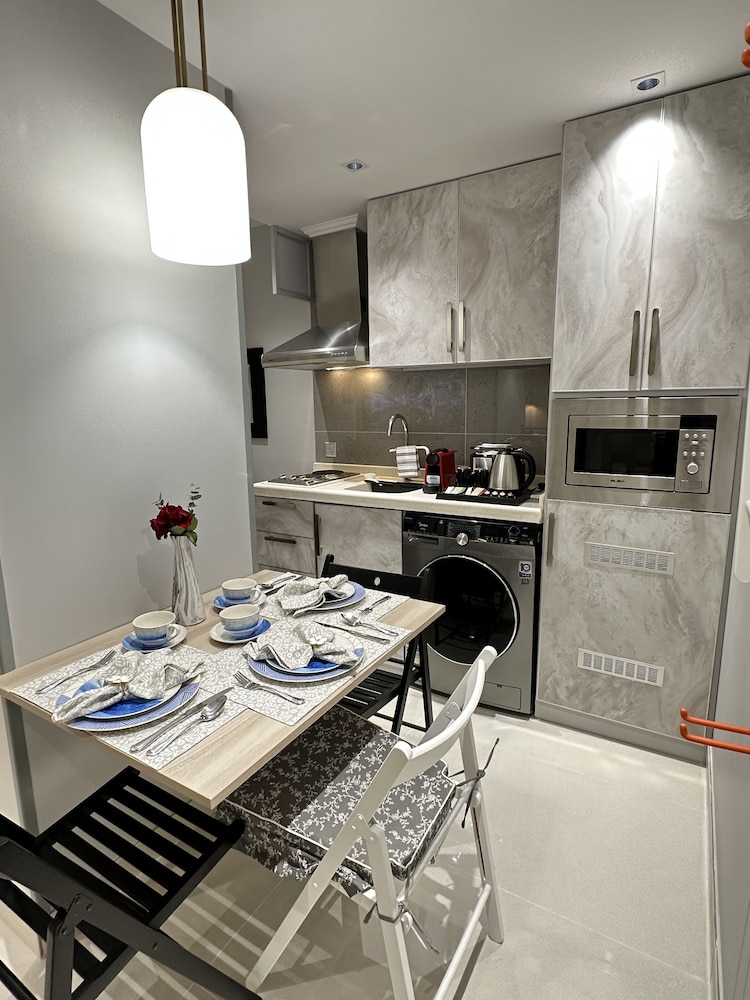 Luxury Apartment - Photo 3