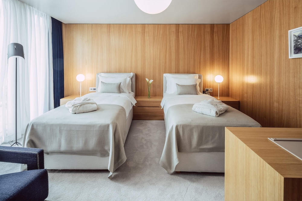 Premium Twin Room photo 3