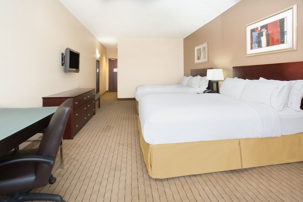 Standard Room, 2 Queen Beds - Photo 2