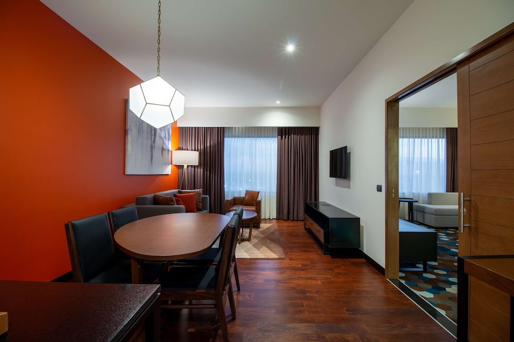 Suite, 1 King Bed - Photo 1
