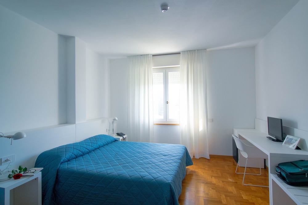 Standard Double or Twin Room photo 2