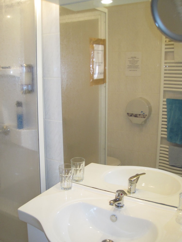 Double Room - Photo 5