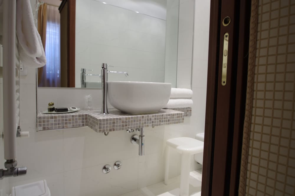 Superior Triple Room thumbnail 6