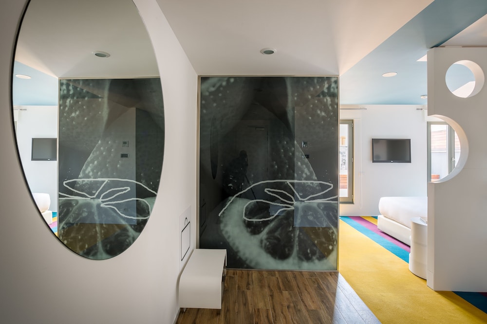 Suite (Atico Suite with Jacuzzi) photo 2