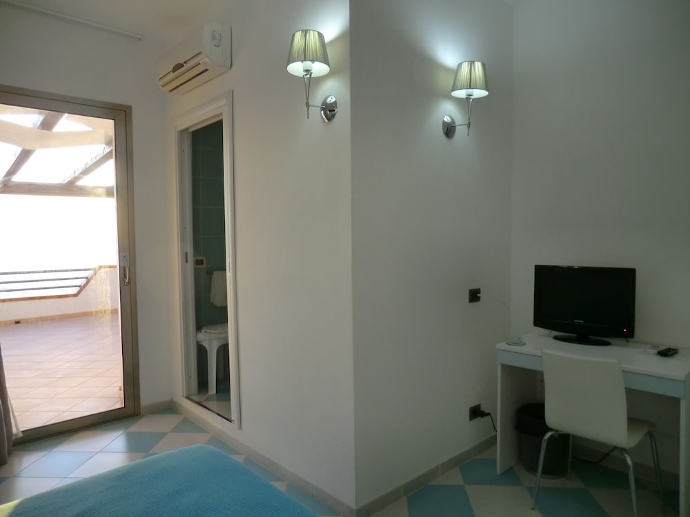 Panoramic Double Room, 1 Bedroom, Ensuite, Sea View photo 3