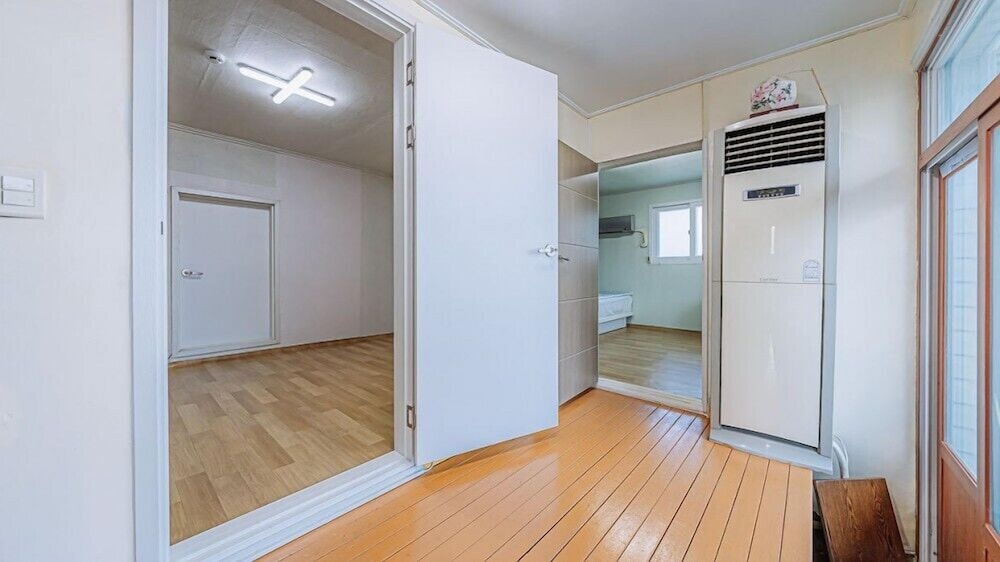 Room (private house) - Photo 10