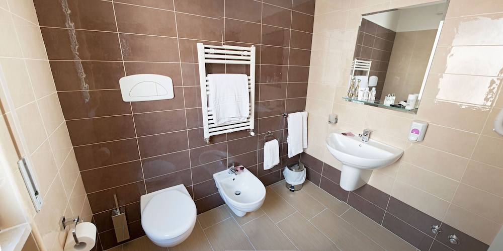 Quadruple Room - Photo 19