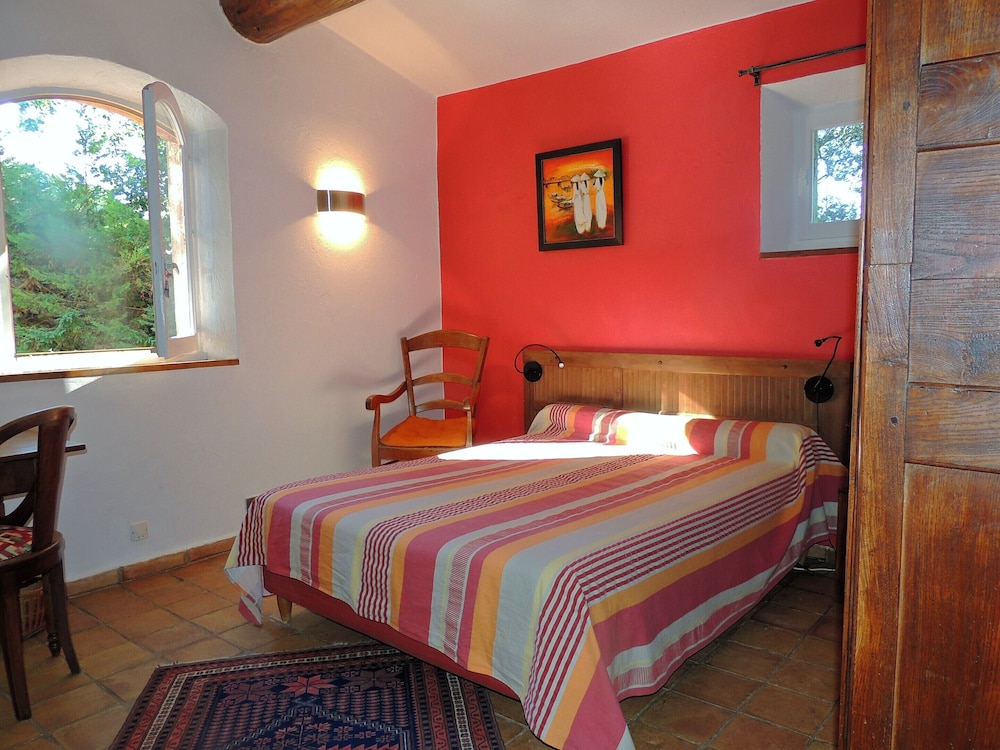Classic Double Room, Private Bathroom, Pool View ( Grenadine) photo 1