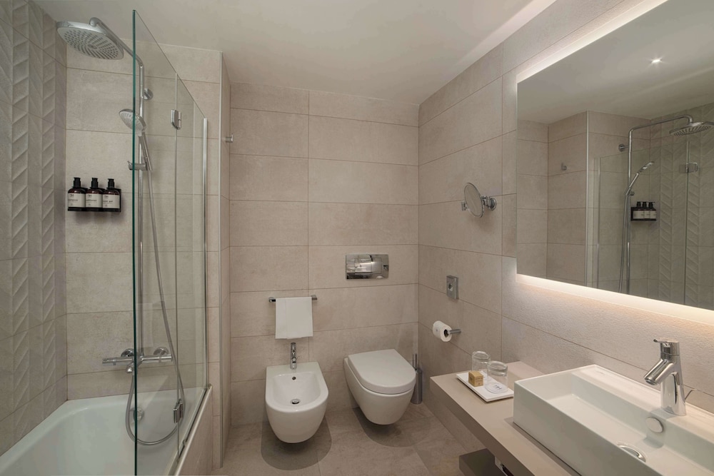 Premium Room (Extra Bed 3 Adults) - Photo 4
