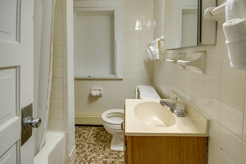 Apartment, 3 Bedrooms - Photo 8