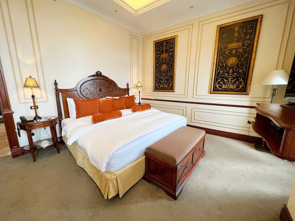 Premium Suite, 1 King Bed, Park View