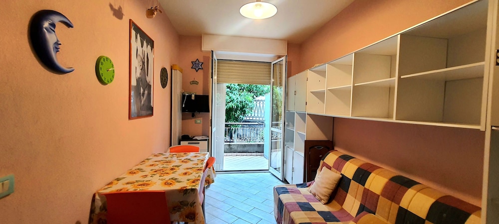 Basic Apartment photo 1