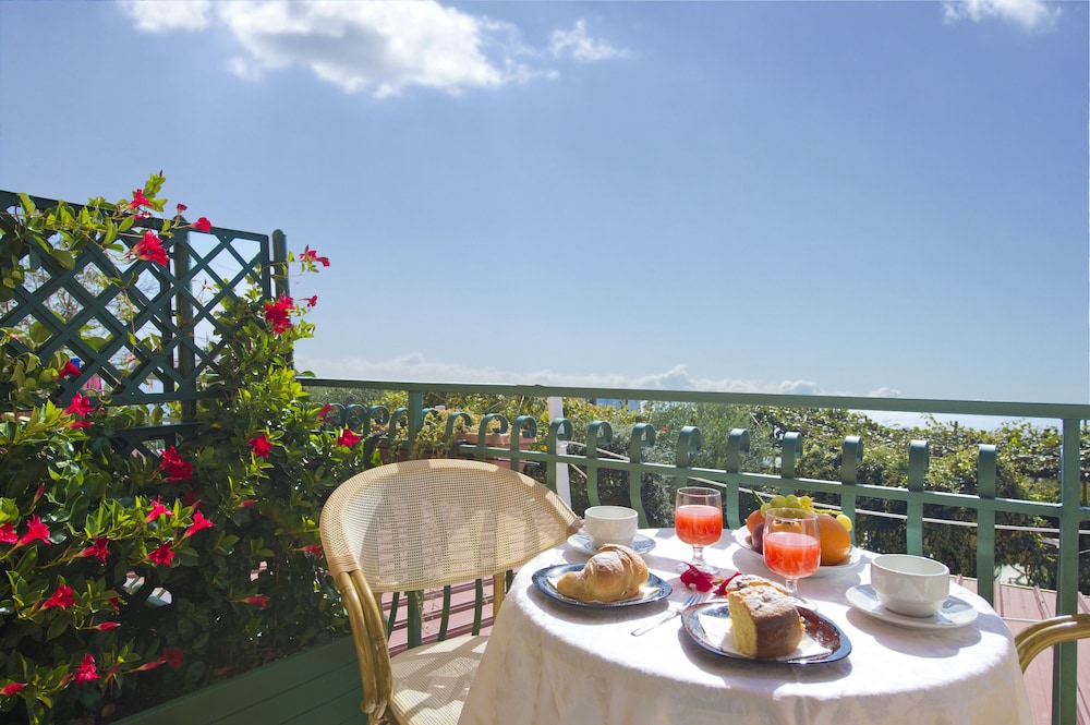 Quadruple Room, Sea View photo 2