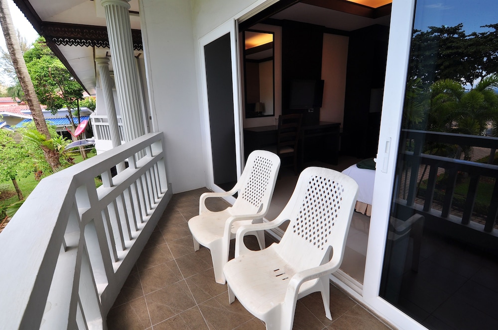 Deluxe Room - Photo 17