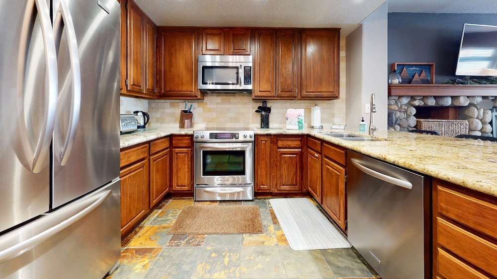 Condo, 2 Bedrooms photo 2