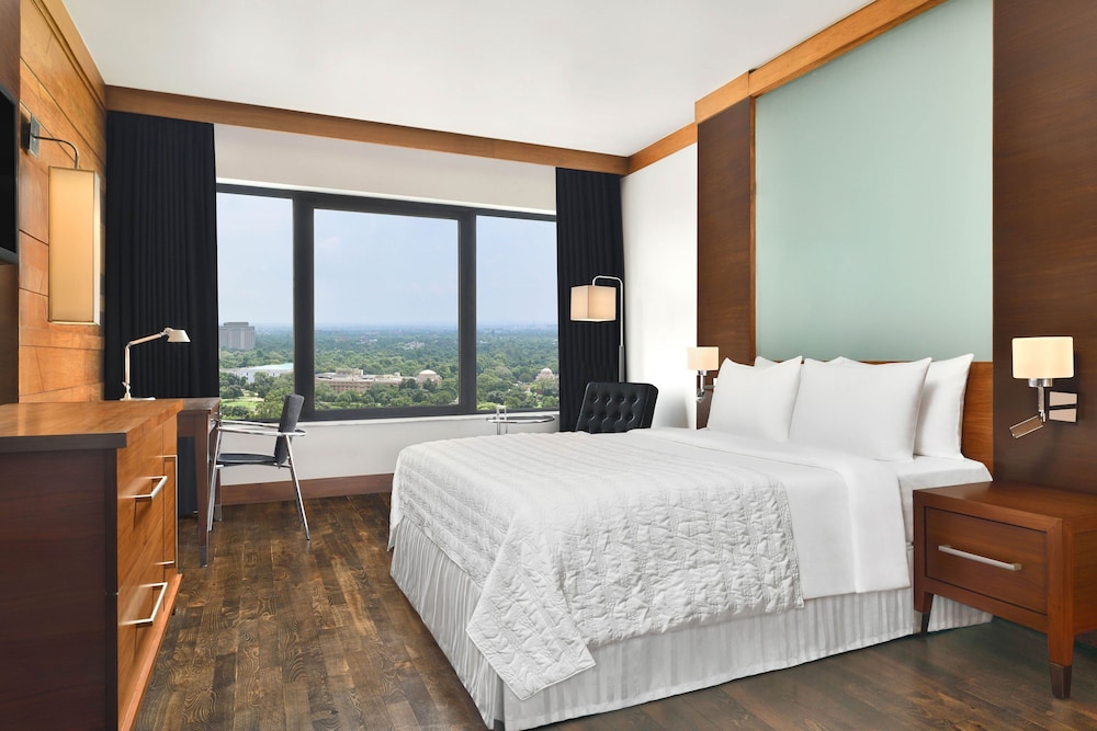 Club Room, 1 Queen Bed thumbnail 5