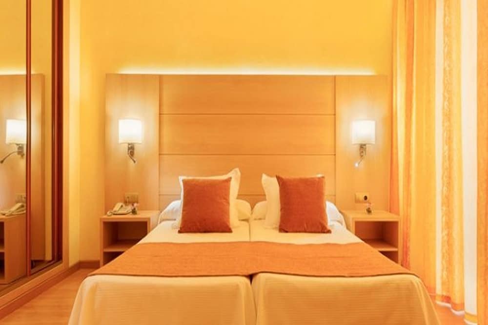 Double or Twin Room, Sea View - Photo 2
