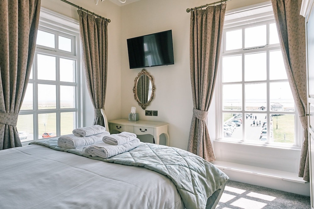 Standard Double Room, Ensuite, Sea View