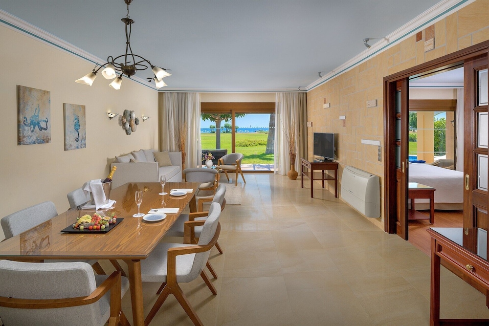 Presidential Villa, Private Pool, Sea View photo 3