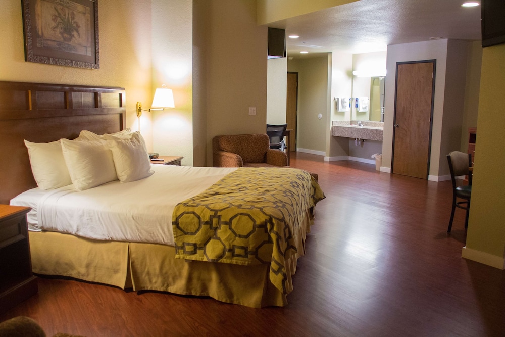Upgraded, Suite, 1 King Bed, Non Smoking - Photo 5