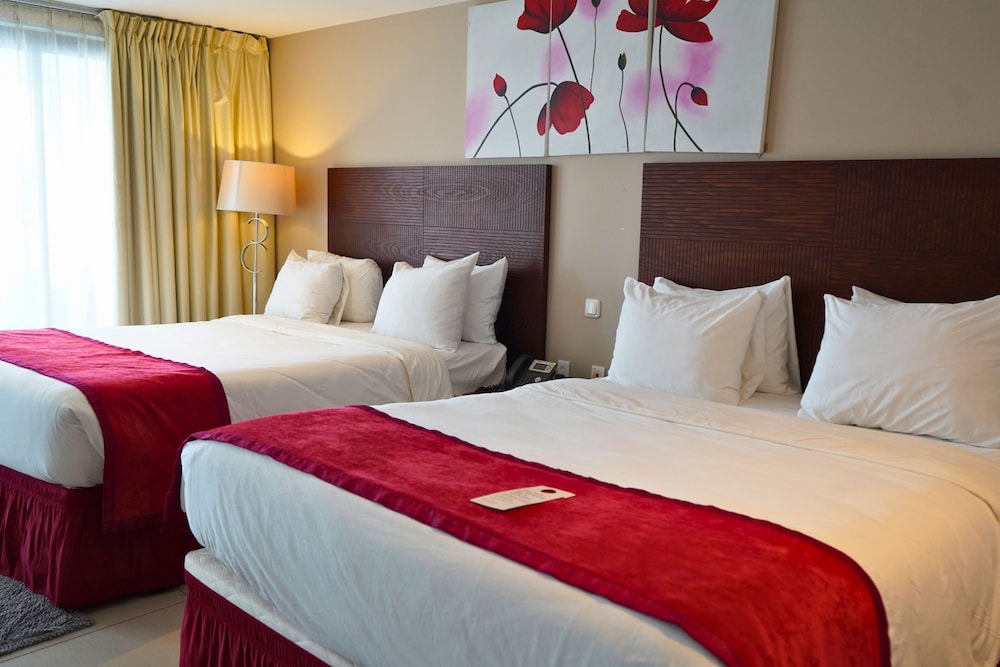 Standard Room, 2 Queen Beds photo 3