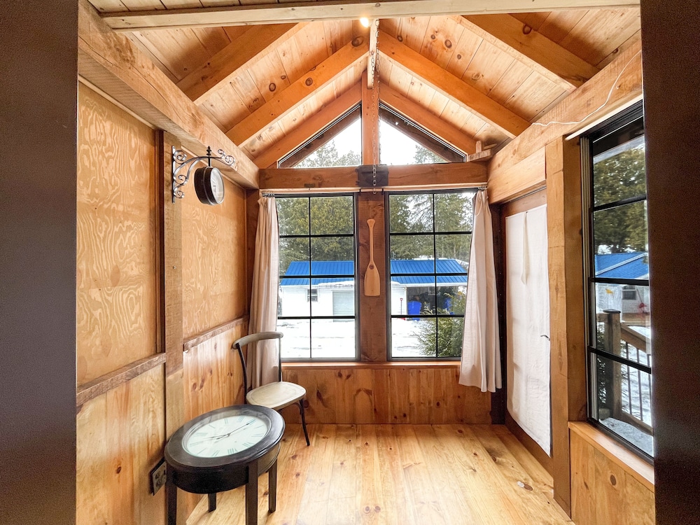 Executive Cottage, 4 Bedrooms, 2 Bathrooms, Lake View photo 2