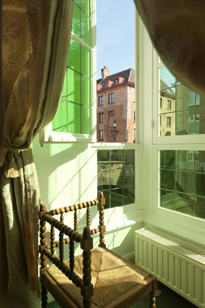 Deluxe Double Room, Canal View - Photo 7
