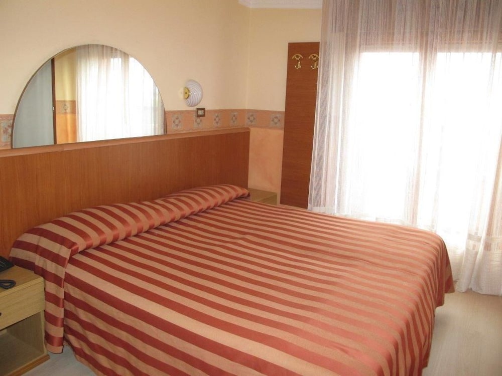Economy Double Room photo 1