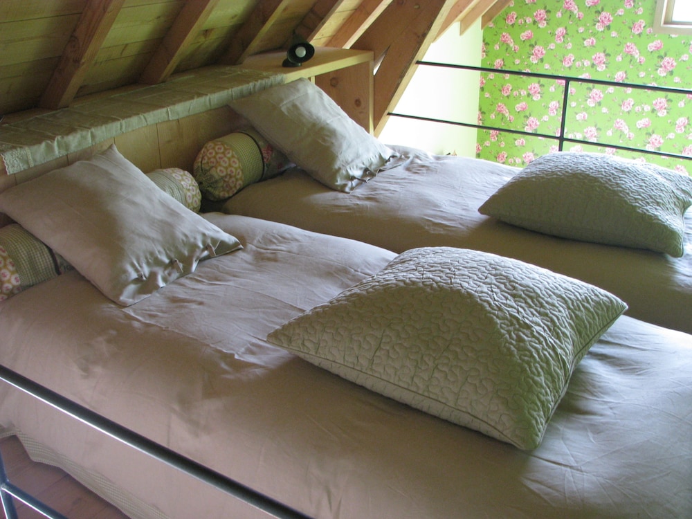 Family Quadruple Room, Pool Access, Garden View photo 3