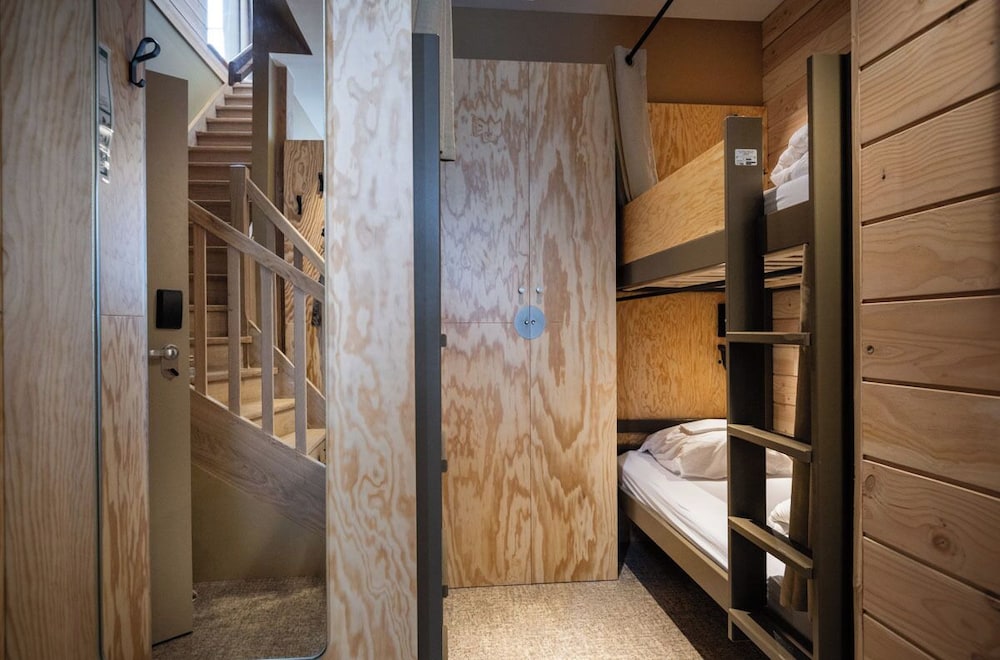 Private 12-bed dormitory - Private bathroom